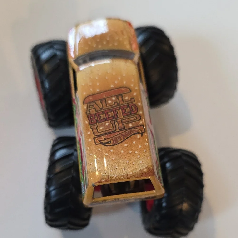 Hot Wheels Monster Trucks DEMO DERBY All Beefed Up Burger And #68 Monster Trucks